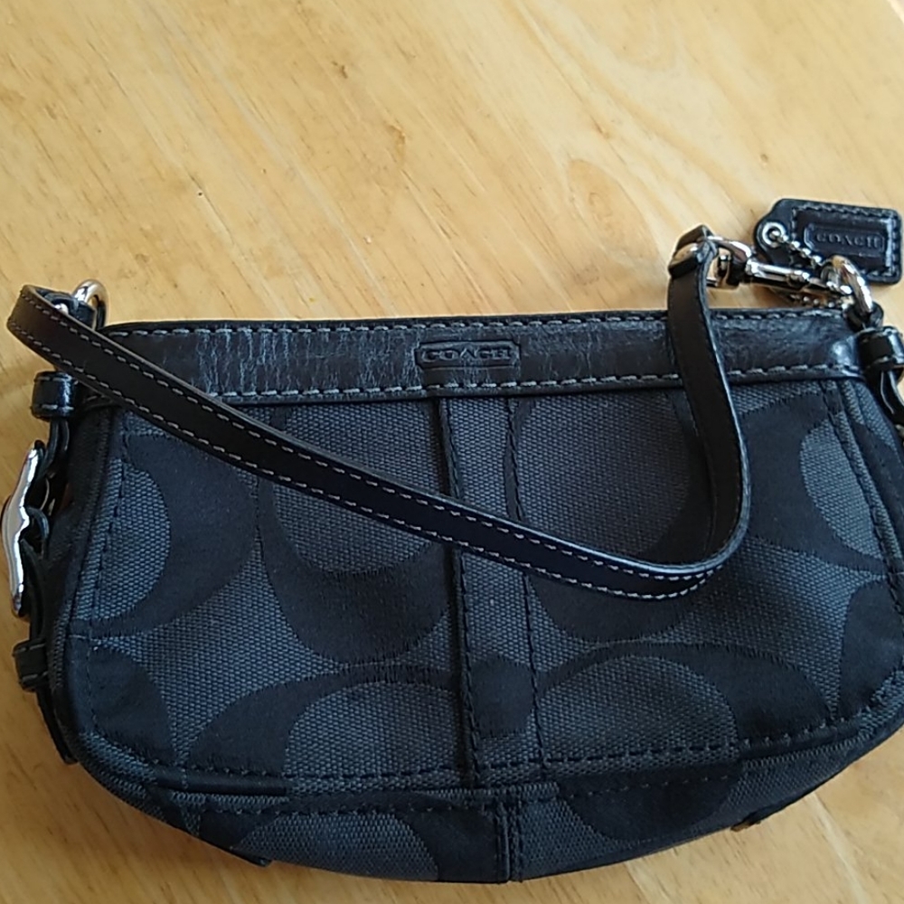 💯Authentic Coach Wristlet